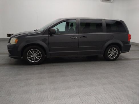 Used 2016 Dodge Grand Caravan SE image 2