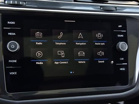 Certified 2023 Volkswagen Tiguan SE w/ Panoramic Sunroof Package AWD/4WD image 13