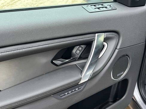 Used 2025 Land Rover Discovery Sport Dynamic SE image 15