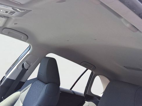 Used 2025 Toyota RAV4 XLE AWD/4WD image 12