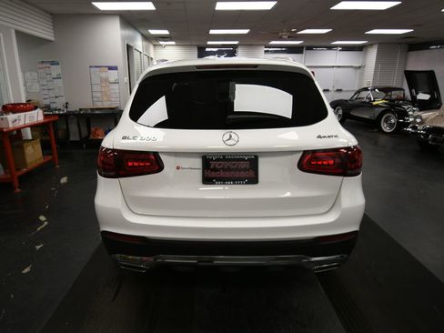 Used 2021 Mercedes-Benz GLC 300 4MATIC image 7