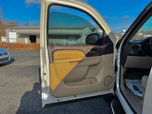 Used 2014 GMC Yukon Denali image 11