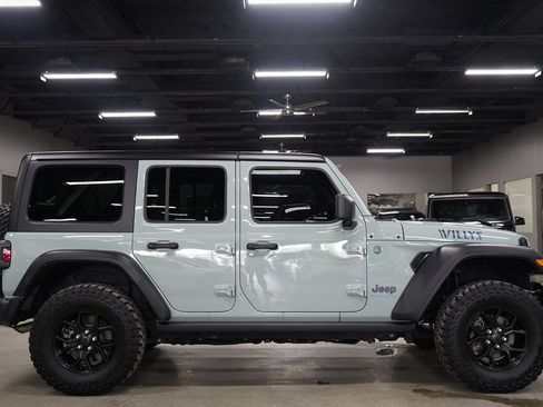 Used 2024 Jeep Wrangler Unlimited AWD/4WD image 6