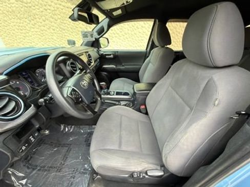 Used 2019 Toyota Tacoma TRD Sport AWD/4WD image 18