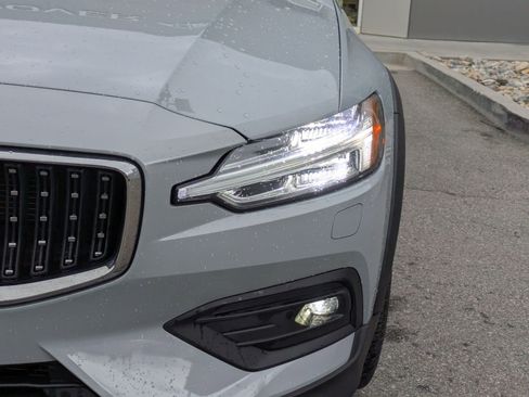 Certified 2025 Volvo V60 B5 Cross Country Plus image 10