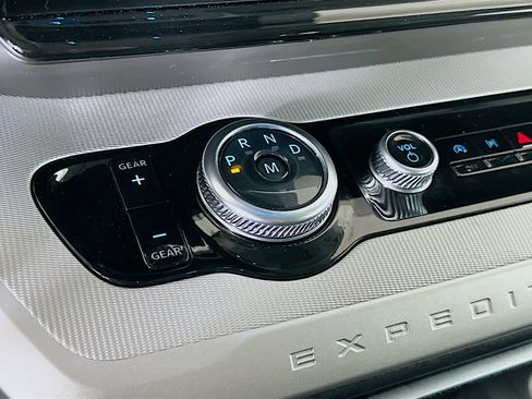 Used 2025 Ford Expedition Active image 24