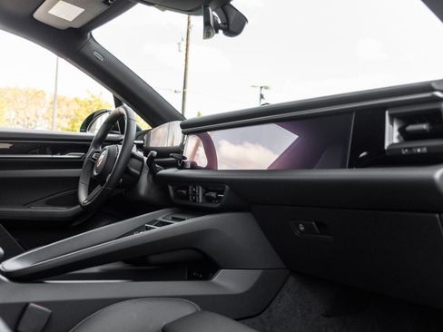 Certified 2025 Porsche Macan Electric RWD image 43