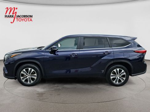 Used 2023 Toyota Highlander XLE FWD image 9
