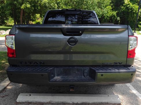 Used 2019 Nissan Titan SV w/ SV Convenience Package RWD image 6