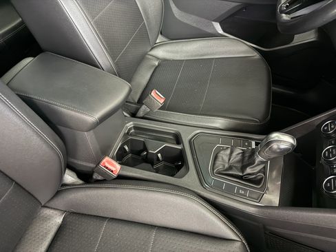 Used 2019 Volkswagen Tiguan SE w/ Panoramic Sunroof Package image 28