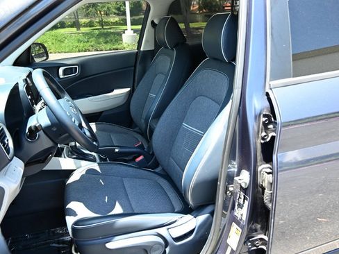 Used 2022 Hyundai Venue Limited FWD image 13