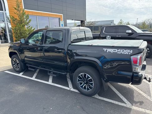 Used 2021 Toyota Tacoma TRD Sport w/ TRD Premium Sport Package image 3
