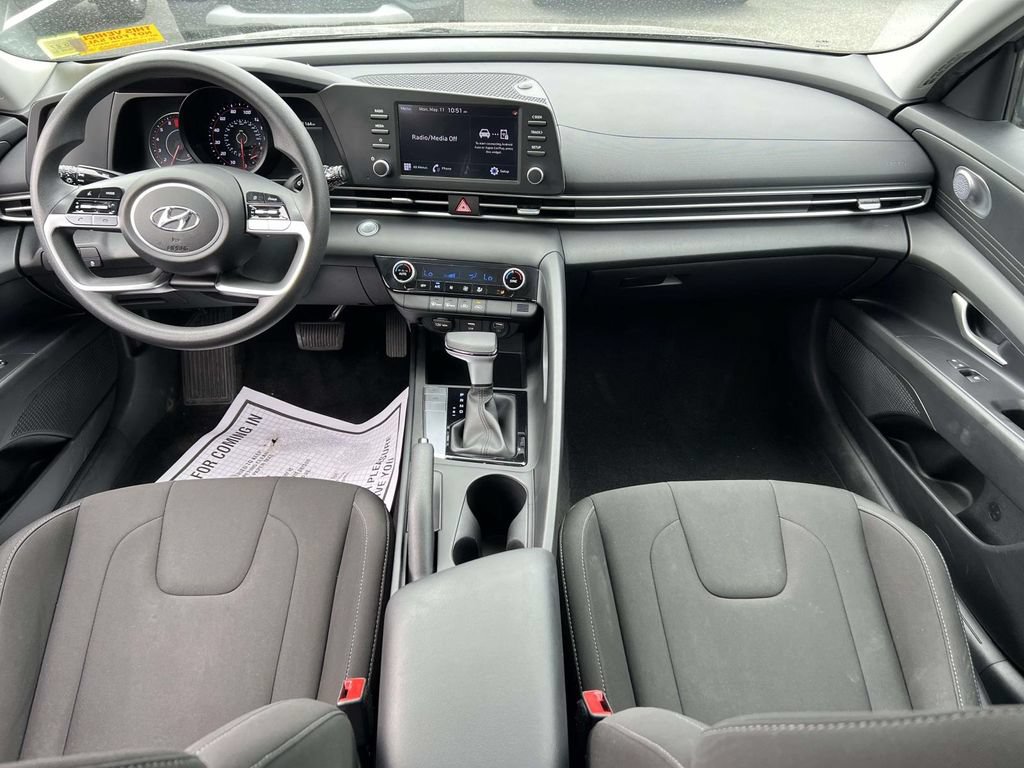 Used 2023 Hyundai Elantra SEL w/ Preferred Accessory Package FWD image 14