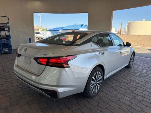Used 2024 Nissan Altima 2.5 SV image 5