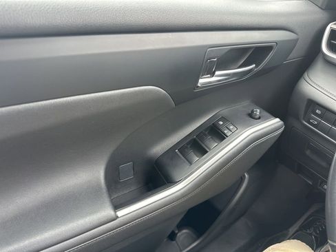 Used 2023 Toyota Highlander XLE image 20