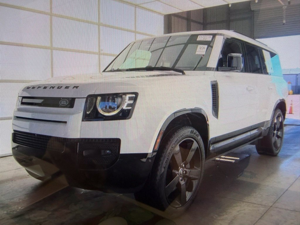 Used 2024 Land Rover Defender 130 X-Dynamic SE AWD/4WD image 2