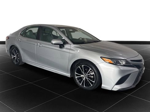 Used 2019 Toyota Camry SE w/ Carpet Mat Package FWD image 7
