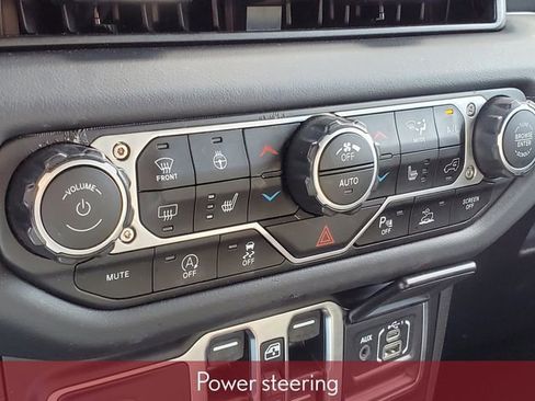 Used 2024 Jeep Wrangler Unlimited Sahara w/ Technology Group AWD/4WD image 31