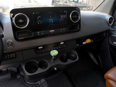 Used 2022 Mercedes-Benz Sprinter 2500 image 38