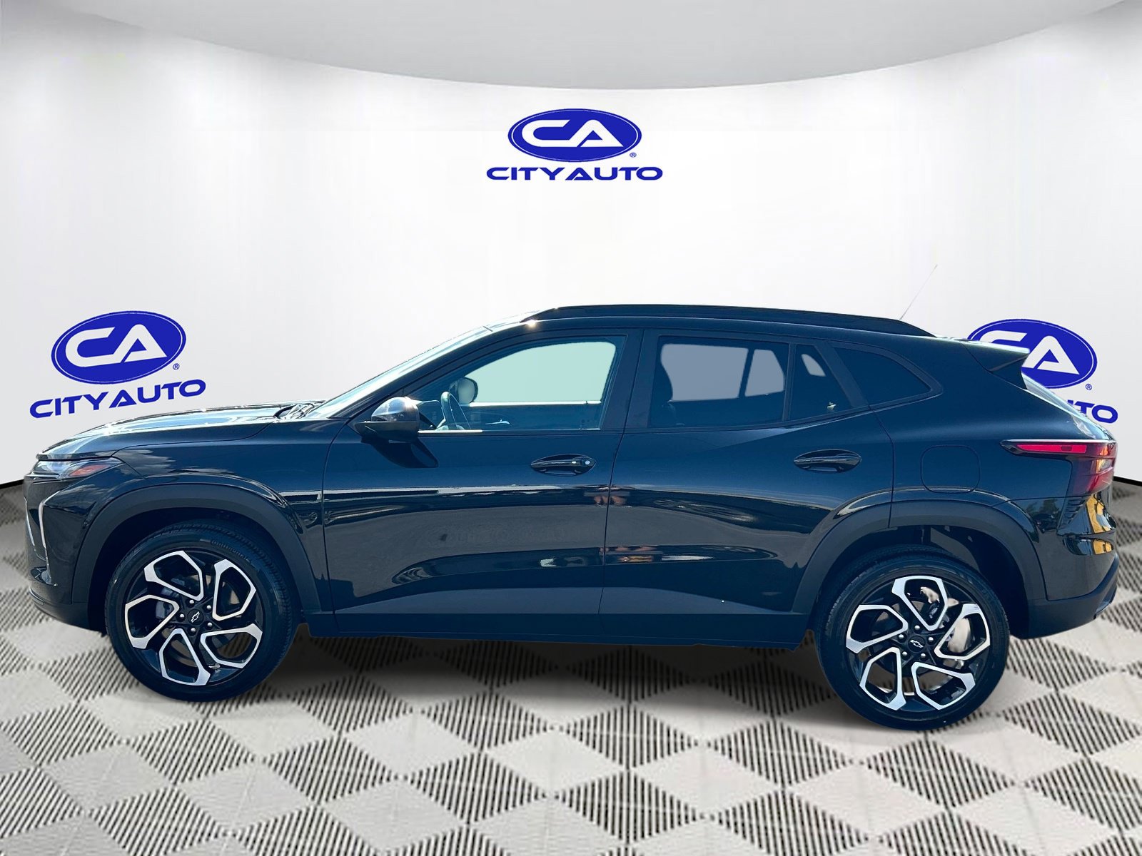 Used 2025 Chevrolet Trax RS w/ Sunroof Package FWD image 7