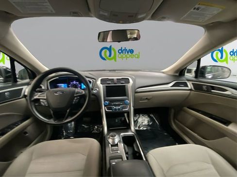 Used 2018 Ford Fusion SE image 27