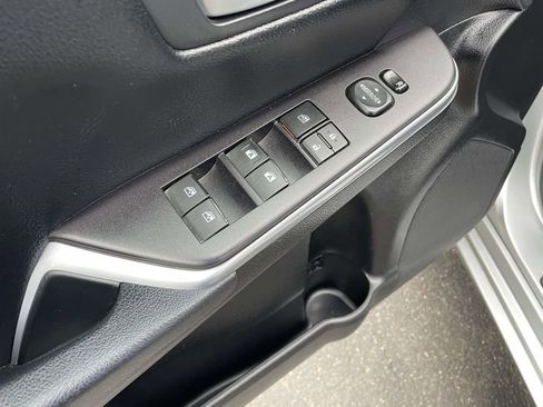 Used 2016 Toyota Camry SE image 23