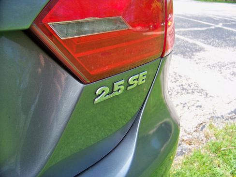 Used 2012 Volkswagen Jetta SE FWD image 32