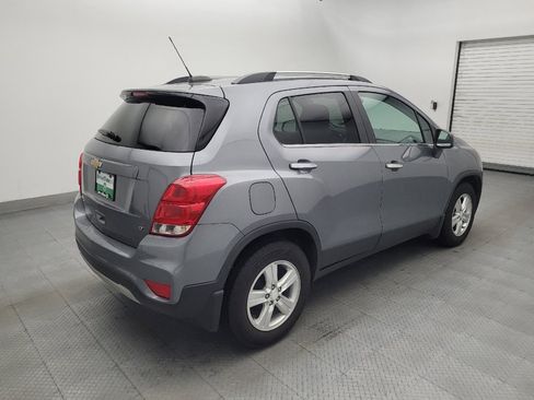 Used 2020 Chevrolet Trax LT w/ Sun & Sound Package FWD image 9