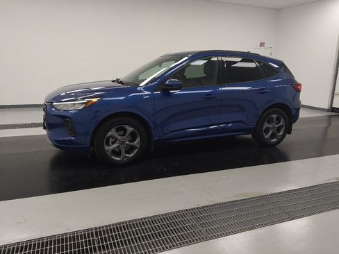 Used 2023 Ford Escape ST-Line Select w/ Tech Pack #1 AWD/4WD image 2