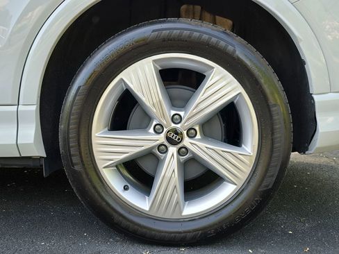 Used 2023 Audi Q4 e-tron Premium w/ Convenience Package image 57