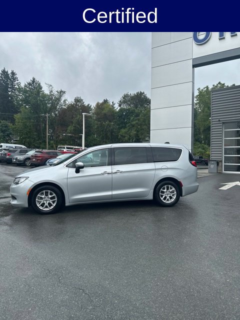 Used 2023 Chrysler Voyager LX FWD image 4