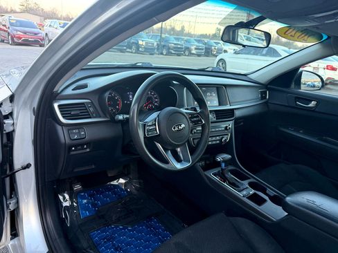 Used 2020 Kia Optima LX image 12