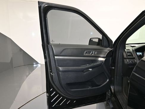 Used 2018 Ford Explorer XLT w/ Equipment Group 202A FWD image 10