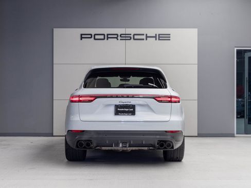 Certified 2023 Porsche Cayenne Platinum Edition image 6