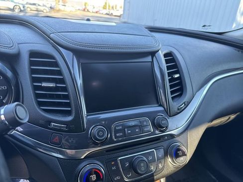 Used 2014 Chevrolet Impala LT w/ Convenience Package image 19