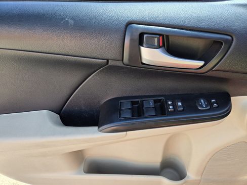 Used 2014 Toyota Camry LE FWD image 14