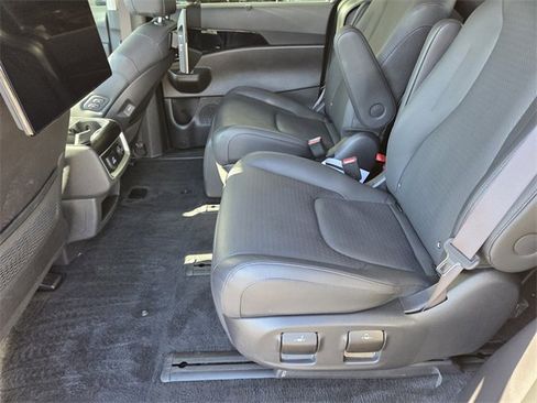 Used 2025 Kia Carnival SX Prestige image 11