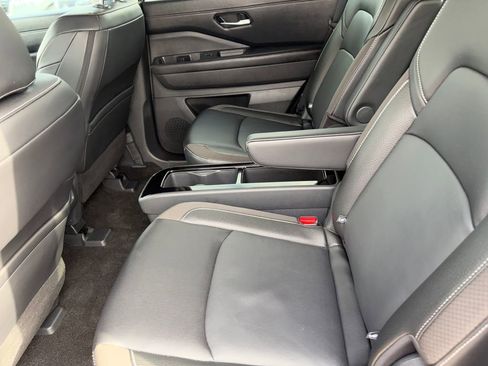Used 2024 Nissan Pathfinder SL w/ SL Premium Package FWD image 26