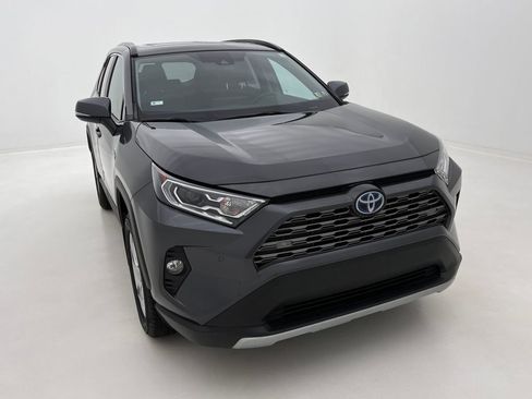 Used 2019 Toyota RAV4 Limited image 3