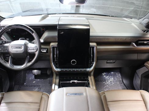 Used 2025 GMC Yukon Denali Ultimate w/ LPO, Floor Liner Package AWD/4WD image 29