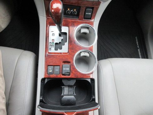 Used 2013 Toyota Highlander Limited image 22