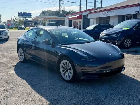 Used 2022 Tesla Model 3 RWD image 2