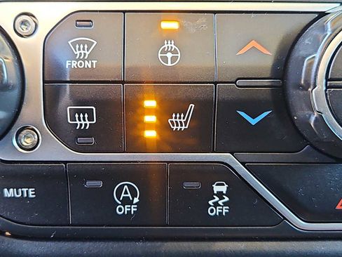 Used 2022 Jeep Wrangler Unlimited Sahara image 18