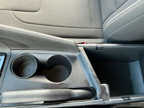 Certified 2025 Hyundai Elantra Sport image 8