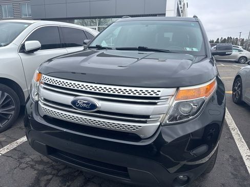 Used 2015 Ford Explorer XLT w/ Equipment Group 202B image 2