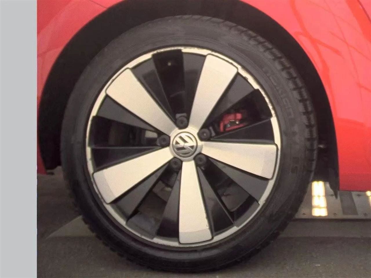 Used 2013 Volkswagen Beetle 2.0T FWD image 11