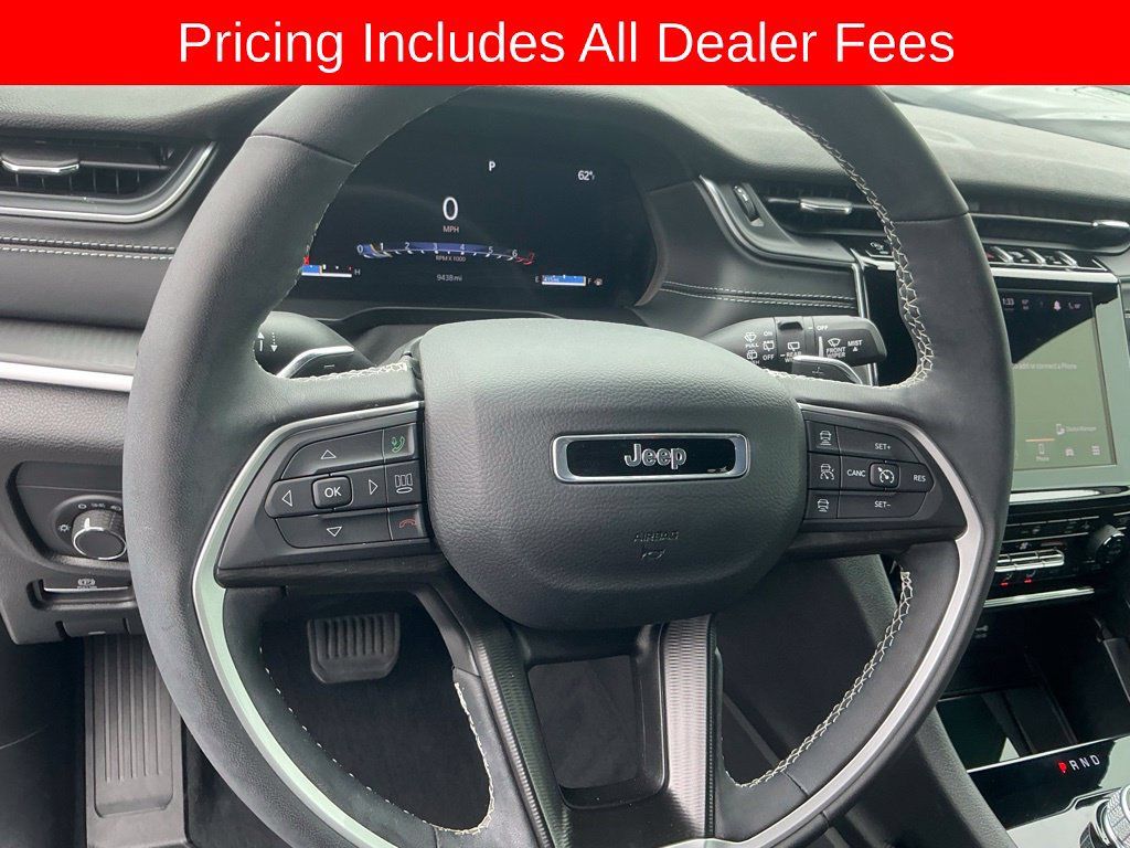 Used 2025 Jeep Grand Cherokee Altitude RWD image 10
