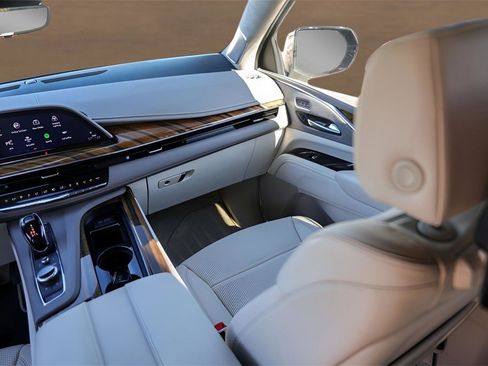 Certified 2024 Cadillac Escalade Premium Luxury Platinum w/ Heavy-Duty Trailer Package image 22