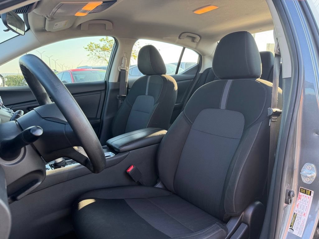 Used 2025 Nissan Sentra SV FWD image 10