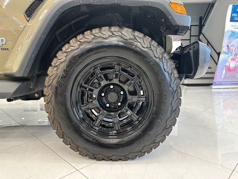 Used 2020 Jeep Gladiator Overland w/ LED Lighting Group image 40